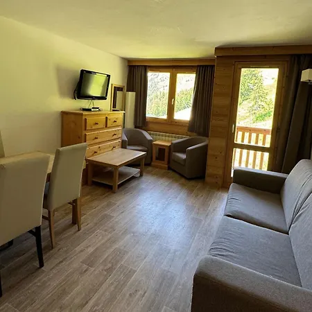 Apartment Spacieux Au Pied Des Pistes Avec Piscine, Sauna Et Balcon, Belle Plagne. - Fr-1-181-2812